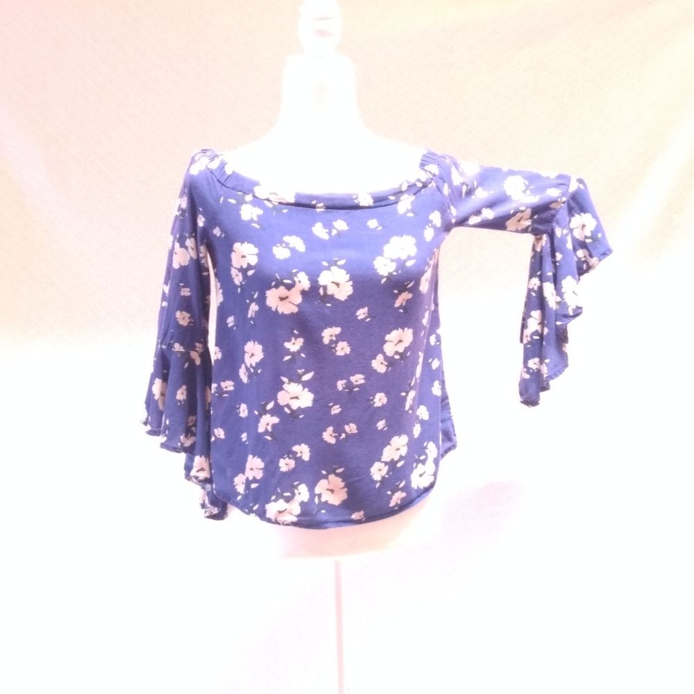 Fashion Web Blue Floral Flowy Sleeve Top